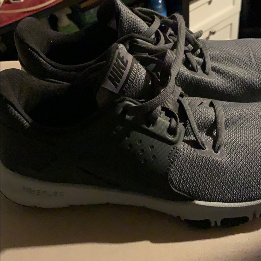 Nike training. Size 8.5 - Picture 2 of 5